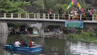 Tiga pasang pengantin melangsungkan akad nikah di tiga titik berbeda.