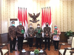 Kejari Kota Bogor Berikan Penghargaan Kepada Tiga OPD Pemkot Bogor