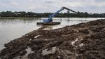 Pengerukan Endapan Lumpur di Setu Babakan