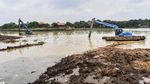 Pengerukan Endapan Lumpur di Setu Babakan