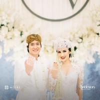 Inilah penampilan Vicy Melanie ketika dinikahi musisi Kevin Aprilio. Prosesi akad nikah berlangsung penuh khidmat di Ballroom Hotel Intercontinental Jakarta, Minggu (25/10/2020) pagi. (Foto: Dok. Moire Photo/ Bridestory)