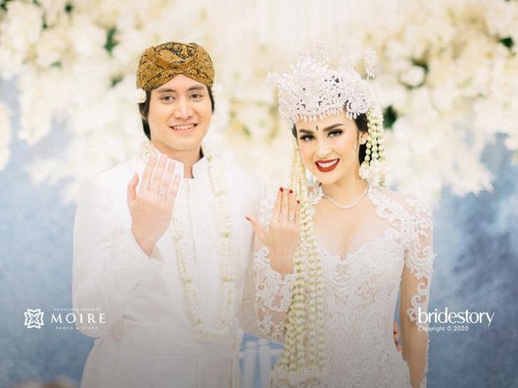 Senyum Bahagia Kevin Aprilio Usai Nikahi Vicy Melanie
