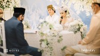 Kevin Aprilio menikahi kekasihnya Vicy Melanie yang sudah dipacari selama 5 tahun lamanya pada hari ini.  Foto: Moire Photo/ Bridestory/ Dok. Instagram