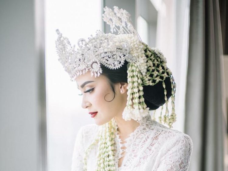 7 Foto Cantiknya Vicy Melanie Istri Kevin Aprilio Saat Jadi Pengantin Sunda