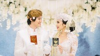 Kevin Aprilio sukses membaca ijab qabul secara tenang dalam satu tarikan napas.  Foto: Moire Photo/ Bridestory/ Dok. Instagram