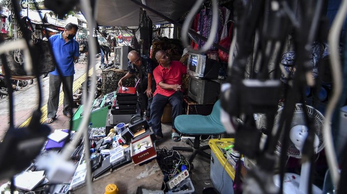 Perpanjangan PSBB Transisi DKI Jakarta Pemprov DKI Jakarta kembali memperpanjang PSBB Masa Transisi. PSBB Masa Transisi di DKI Jakarta ini diperpanjang selama 14 hari hingga 8 November 2020.