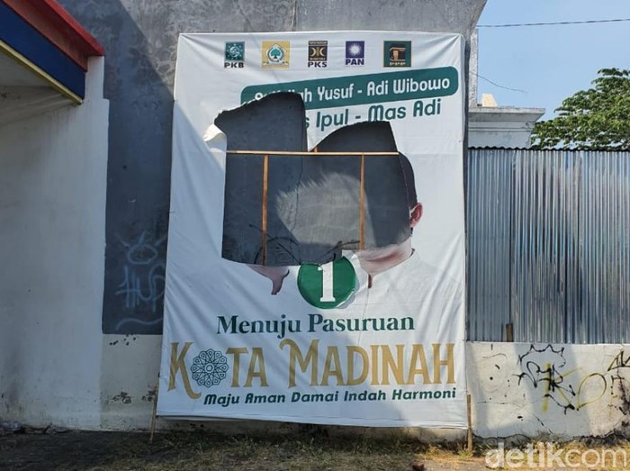 Baliho paslon Pilwali Pasuruan nomor 01, Saifullah Yusuf (Gus Ipul)-Adi Wibowo (Mas Adi) dirusak orang tak dikenal. Tim pemenangan mencatat ada 7 baliho yang rusak.