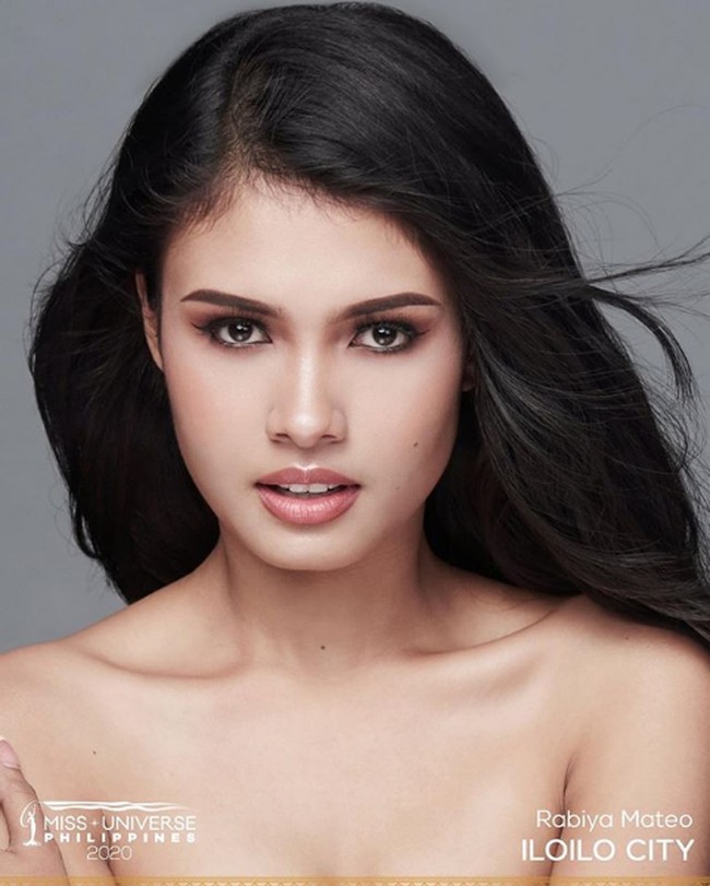 Rabiya Mateo mengungkapkan sedikit jati dirinya saat sesi tanya jawab bersama juri di panggung final Miss Universe Filipina 2020. Rabiya mengungkapkan dia berasal dari keluarga miskin. Ayahnya meninggalkannya dan ibunya saat dia kecil. Kondisi tersebut membuat ibunya yang harus menghidupi keluarga mereka. Foto: Dok. Instagram @themissuniverseph, @rabiyamateo