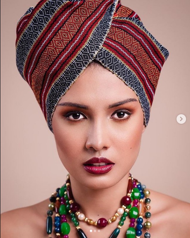 Kelulusan ku adalah ganjaran terbaik. Aku ingin setiap anak-anak tidak mampu memiliki pengalaman ini. Dengan pengetahuan yang layak di sekitarmu, menjadi tujuan hidupmu dan apa yang kamu perjuangkan, kamu lebih dari sekadar berpendidikan. Kamu menjadi lebih berdaya dan mampu memberdayakan orang lain, begitu kata Rabiya dalam video pengenalan dirinya untuk kompetisi Miss Universe Filipina 2020. Foto: Dok. Instagram @themissuniverseph, @rabiyamateo