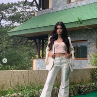 Rabiya mengatakan pendidikan dan kesempatan adalah kunci kesuksesan hidupnya kini. Wanita 23 tahun itu kini bekerja sebagai seorang dosen terapi fisik yang merupakan bagian dari donasinya untuk membantu anak-anak di kawasan kumuh di Kota Iloilo. Foto: Dok. Instagram @themissuniverseph, @rabiyamateo