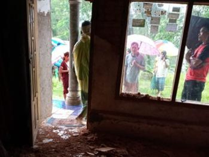 Rumah rusak imbas gempa M 5,9 yang guncang Pangandaran.