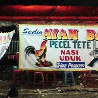 Cuma karna typo sedikit, makna tulisannya langsung jadi beda. Bikin jadi mikir keras. Foto: 1cak.com