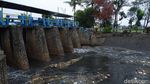 Sungai Cipamokolan Rutin Berwarna Hitam Saat Turun Hujan