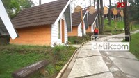 Salah satu sudut di The Lawu Park. Jangan lupa memakai pakaian tebal andai berwisata ke The Lawu Park. Hawanya dingin. (20Detik)