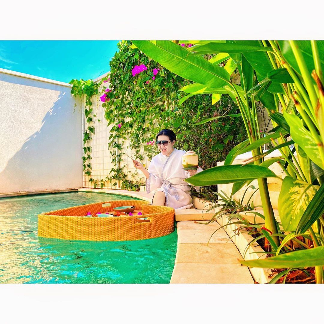 Via Vallen Begaya Seru Saat Nikmati 'Floating Breakfast'
