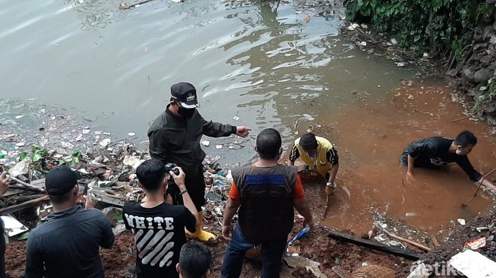Wali Kota Bogor Bima Arya tinjau lokasi banjir.