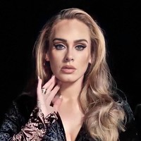 Tapi sebenarnya karena semua pembatasan karena Covid dan larangan untuk terang. Aku harus sering terbang dan hanya bisa membawa setengah dari diriku. Dan ini adalah setengah yang aku bawa, tambah Adele. Foto: NBC