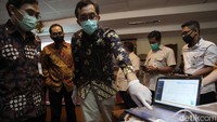 GeNose menampilkan grafik pada layar laptop, yang mengirimkan kode mendeteksi volatile organic compound (VOC) yang merupakan senyawa metabolik hasil interaksi virus SARS-Cov-2 dengan jaringan mukosa di tenggorokan.