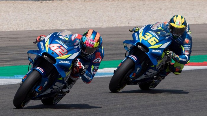 ASSEN, NETHERLANDS - JUNE 30: Alex Rins of Spain and Team Suzuki ECSTAR leads   Joan Mir of Spain and Team Suzuki ECSTAR  during the MotoGP race during the MotoGP Netherlands - Race on June 30, 2019 in Assen, Netherlands. (Photo by Mirco Lazzari gp/Getty Images)