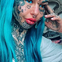 Amber Luke yang dikenal sebagai dragon girl mengejutkan banyak orang dengan transformasinya. Wanita tersebut dilaporkan menghabiskan total $120,000 atau sekitar Rp 1,7 miliaran untuk memodifikasi tubuh dari kepala hingga kaki. Foto: Instagram @ambs_luke09