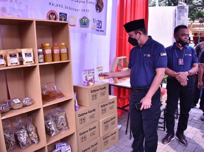 Badan Nasional Penanggulangan Terorisme (BNPT) memiliki beberapa program penanggulangan. Salah satunya program deradikalisasi.