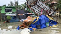 Topan Molave menerjang kuat beberapa desa di Filipina, Senin (26/10/2020) waktu setempat. AP Photo/Erik De Castro  