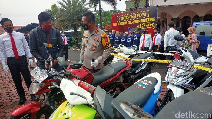 Barang bukti hasil pencurian kendaraan bermotor di Kabupaten Bandung.