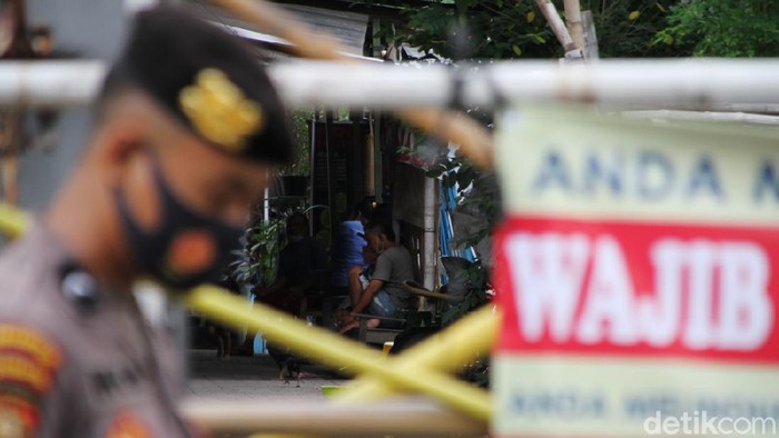 Pelacakan dari warga positif virus Corona atau COVID-19 di Kelurahan Bumi, Laweyan, Kota Solo, Jawa Tengah berkembang hingga satu RT.