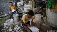 Mengutip laman resmi depgop.go.id, Senin (26/10/2020), syarat yang harus dibawa untuk pendaftaran yakni Nomor Induk Kependudukan (NIK), Nama Lengkap beserta Kartu Tanda Penduduk (KTP), Alamat tempat tinggal, bidang usaha dan nomor telepon.
