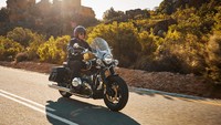 BMW R 18 Classic di banderol sebesar Rp 1.069.000.000 off the road. Harga tersebut berbeda sekitar Rp 100 juta dari harga BMW R 18 First Edition yang dijual Rp 969.000.000 off the road. Foto: BMW Motorrad