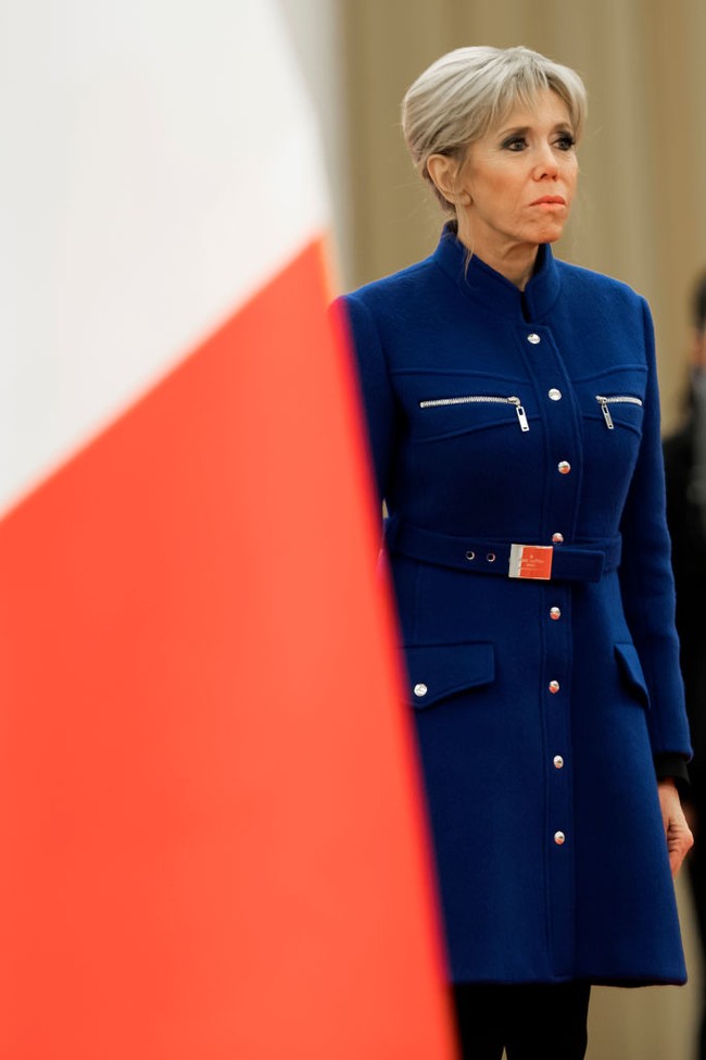 Jurnalis bernama Natacha Re pun mengatakan jika wanita 68 tahun itu sebenarnya adalah pria. Ia juga sempat melakukan wawancara mengenai temuannya di YouTube. Tapi video itu sudah dihapus sebelum akhirnya gosip berkembang di Twitter. Foto: Getty Images