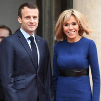 “Aku dengan keriputku, dia dengan kemudaannya, tapi ya memang seperti itu. Jika aku tidak memilihnya, aku pasti merasa ada yang kurang dalam hidupku. Aku memiliki kebahagiaan dengan anak-anakku, di waktu yang sama aku merasa hidup dengan cinta ini, saya benar-benar bahagia, ungkap Brigitte kepada majalah Elle 2017 silam.  Foto: Getty Images