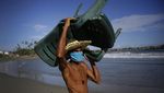 Corona Melandai, Pantai Venezuela Ramai Lagi