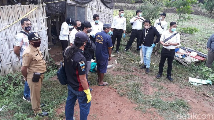 Fakta Baru Pembunuhan Wanita Dalam Mobil di Sukoharjo Polisi menggelar prarekonstruksi tahap pertama kasus pembunuhan Yulia (42) yang mayatnya ditemukan terbakar dalam mobil di Kabupaten Sukoharjo.