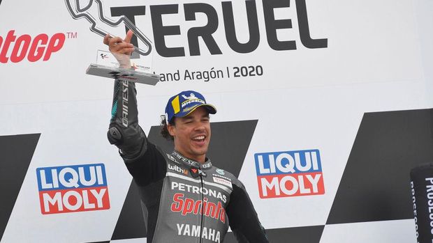 ALCANIZ, SPAIN - OCTOBER 25: Franco Morbidelli of Italy and Petronas Yamaha SRT celebrates the victory on the podium at the end of the MotoGP race during the MotoGP of Teruel at Motorland Aragon Circuit on October 25, 2020 in Alcaniz, Spain. (Photo by Mirco Lazzari gp/Getty Images)