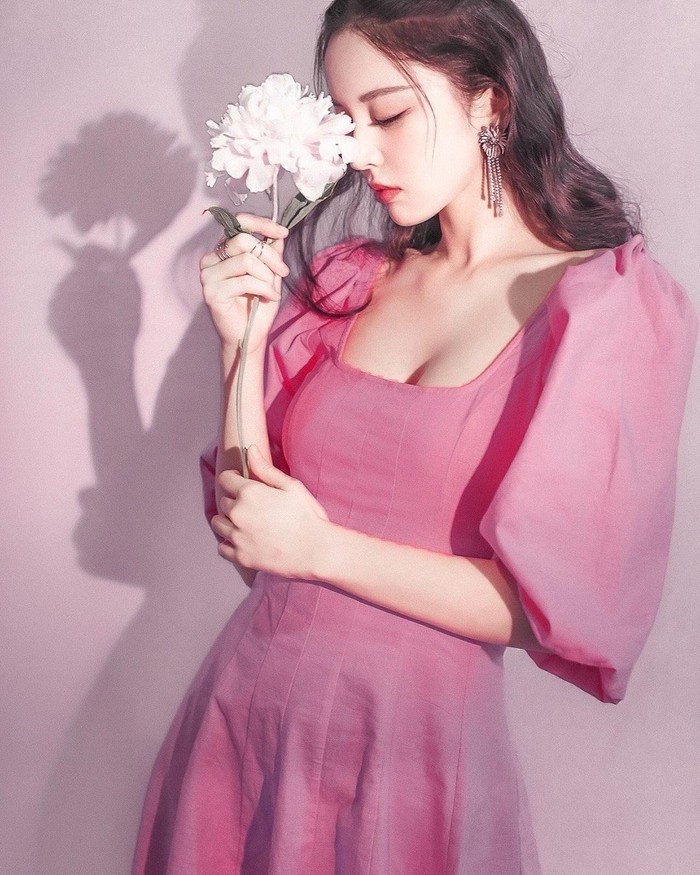 Gulnazar, Model Uyghur bak Barbie Dunia Nyata Gulnazar, Model Uyghur bak Barbie Dunia Nyata