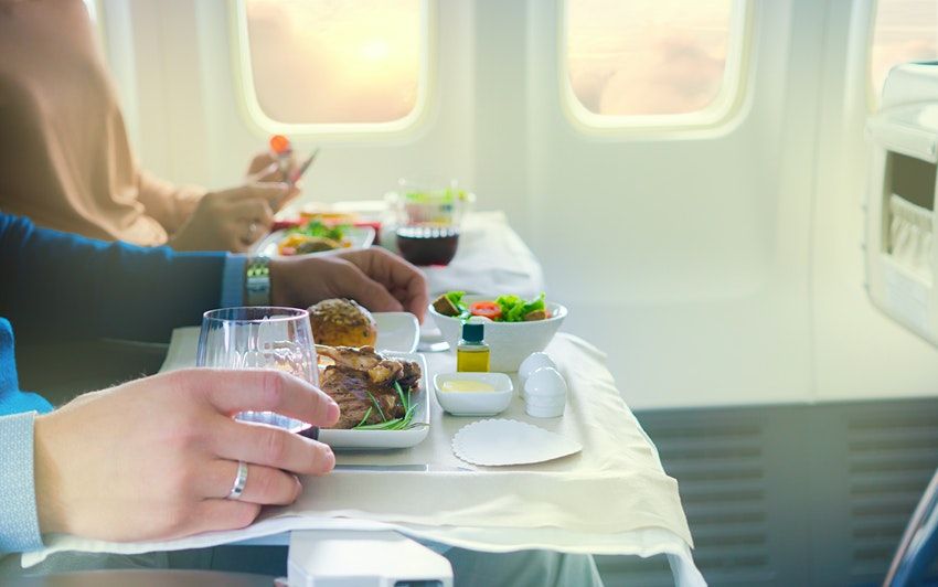 Karena Pandemi, 5 Maskapai Penerbangan Ini Terpaksa Jualan Makanan