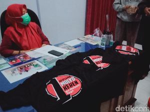 Panwas Temukan Dugaan Bagi-bagi Kaus Petahana Klaten Saat Rapat di Kelurahan