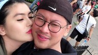Alexander, suami Angela Lee, merupakan seorang pengusaha tajir. Dia juga seorang duda berusia 40 tahun dengan dua anak. (Foto: dok. Instagram Angela Lee/Alexander) 
