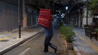 Kebijakan ini sebagai antisipasi kerumunan warga pada malam hari.  