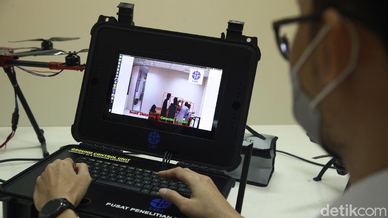 Hadapi musim Pilkada, LIPI tengah menyiapkan drone yang dapat mendeteksi kerumunan. Nah, penasaran seperti apa? Yuk, intip foto-fotonya.