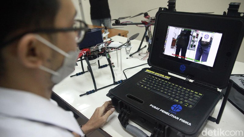 Hadapi musim Pilkada, LIPI tengah menyiapkan drone yang dapat mendeteksi kerumunan. Nah, penasaran seperti apa? Yuk, intip foto-fotonya.