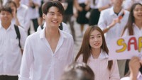 Pear merupakan mahasiswi Fakultas Kedokteran yang gabung ke club musik. Di 2gether The Series, Love Pattranite beradu akting dengan Win Metawin dan Bright Vachirawit. (Foto: dok. Instagram @loverrukk) 