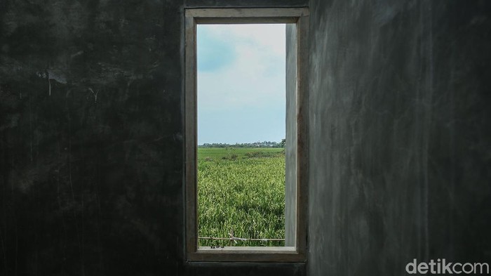 Alih fungsi lahan sawah menjadi perumahan kian marak terjadi. Kini, sejumlah lahan mulai terancam.