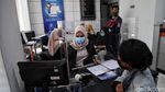 Warga Antre Pendaftaran BLT UMKM