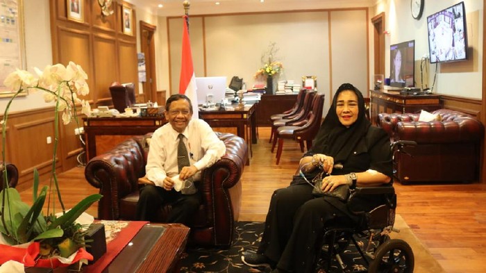 Menko Polhukam Mahfud Md menerima kunjungan Rachmawati Soekarnoputri.