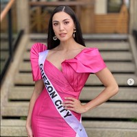 Michele Gumabao mengikuti kontes Miss Universe Filipina 2020 dengan menjadi wakil dari Kota Quezon. Pada malam grand final Miss Universe Filipina 2020 yang digelar Minggu (25/10/2020) di Baguio Country Club, Filipina, Michele sukses melenggang ke babak top 3. Foto: Instagram @gumabaomichele