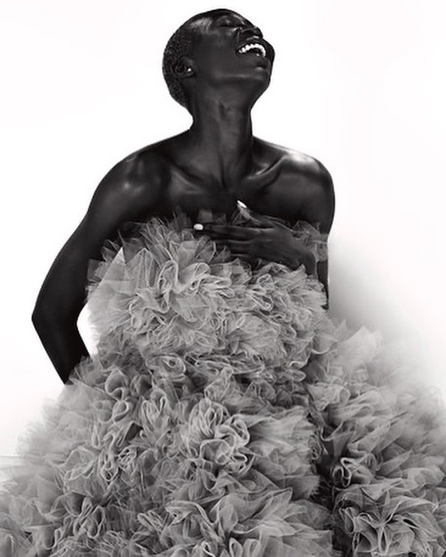 Bagi Nova Stevens, kemenangan di Miss Universe Canada 2020 bukan sesuatu yang mudah didapat. Ia harus melalui dua kali kegagalan setelah mengikuti ajang yang sama pada 2014 dan 2018. Sempat menyerah untuk mencoba kembali, Nova kembali termotivasi setelah menyaksikan Zozibini Tunzi dari Afrika Selatan dinobatkan sebagai Miss Universe 2019. Merasa memiliki fisik yang sama, ia memandang Zozibini sebagai cerminan dirinya. Dia menginspirasiku. Aku bilang ke diri sendiri, jika dia bisa memenangkan Miss Universe karena Miss Universe bisa melihatnya, maka Kanada mungkin bisa melirikku juga, katanya. (Foto: Instagram/@thenovastevens)