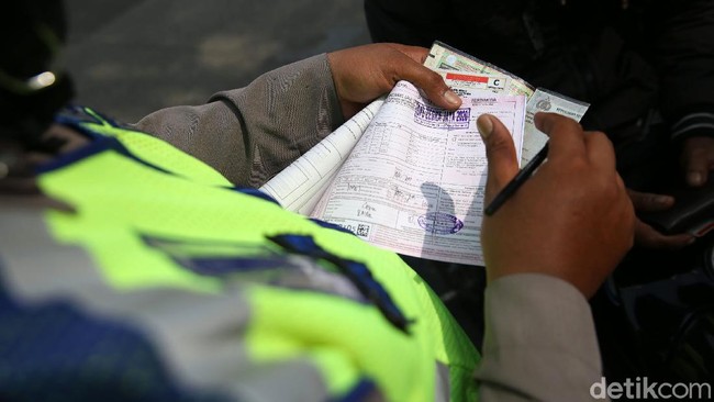 Tilang Mobil Angkut Sepeda Dalam Kabin Berujung Polisi Minta Maaf