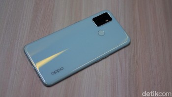 Tersemat baterai 5.000 mAh jadi bisa digunakan lama untuk belajar online. . Foto: Adi Fida Rahman/detikINET